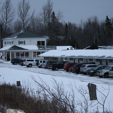 Carolyn Beach Inn Thessalon Екстериор снимка