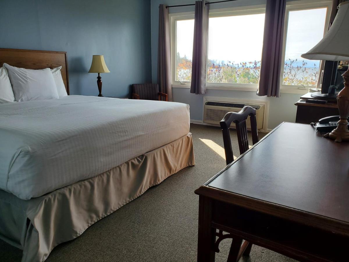 Carolyn Beach Inn Thessalon Екстериор снимка