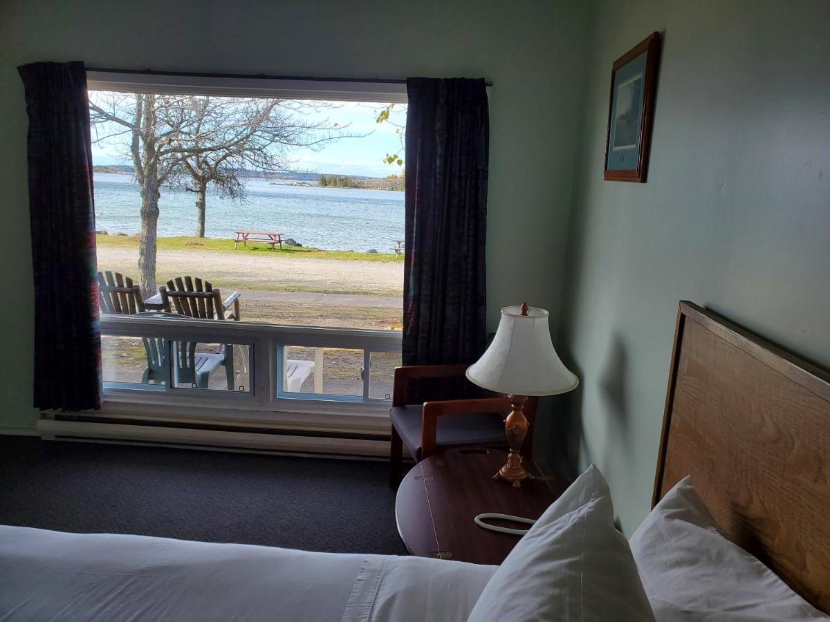 Carolyn Beach Inn Thessalon Екстериор снимка