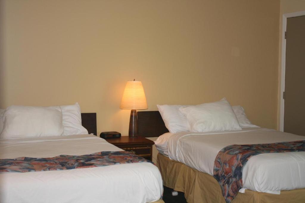 Carolyn Beach Inn Thessalon Екстериор снимка