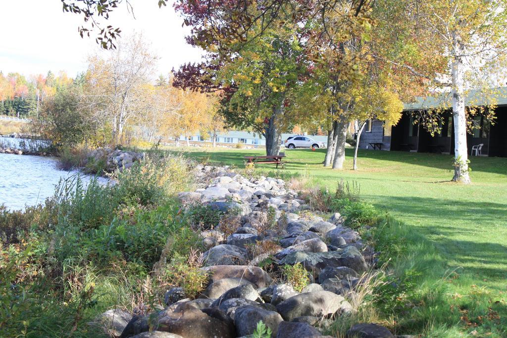 Carolyn Beach Inn Thessalon Екстериор снимка