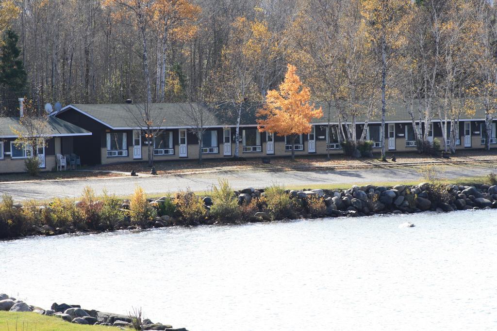 Carolyn Beach Inn Thessalon Екстериор снимка