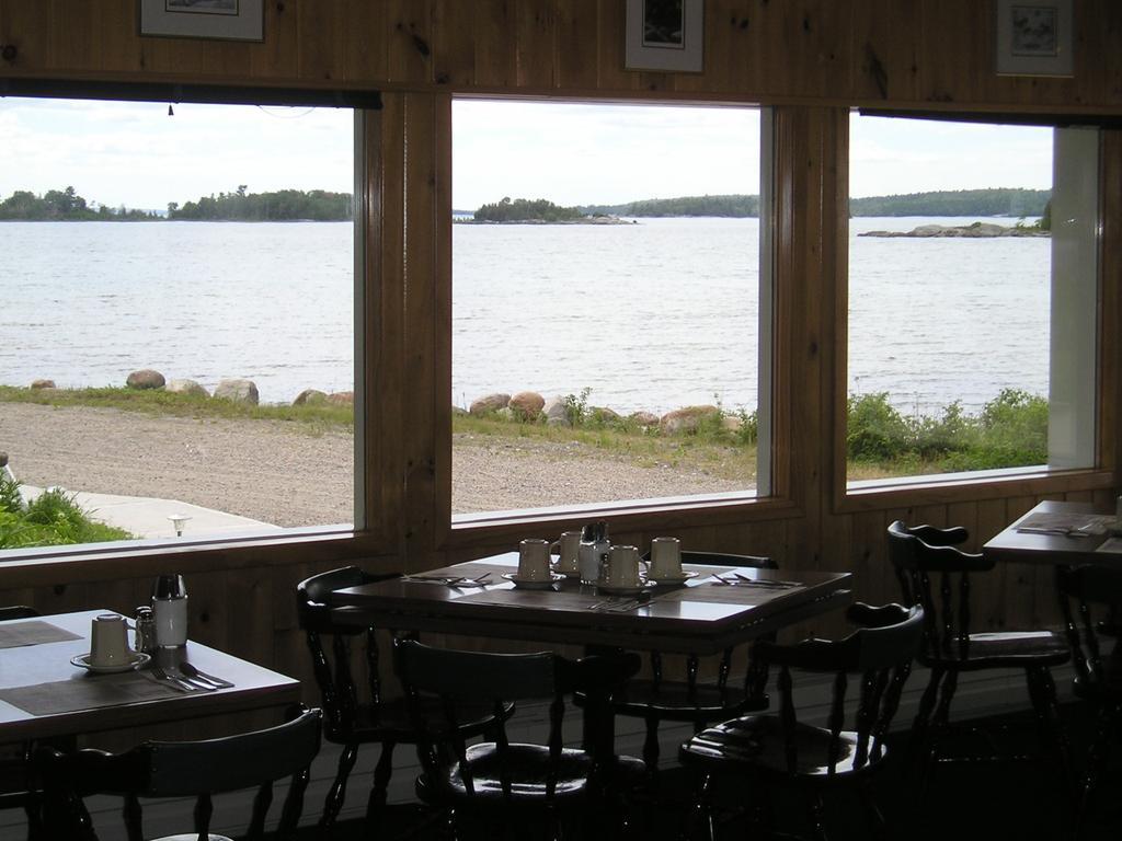 Carolyn Beach Inn Thessalon Екстериор снимка