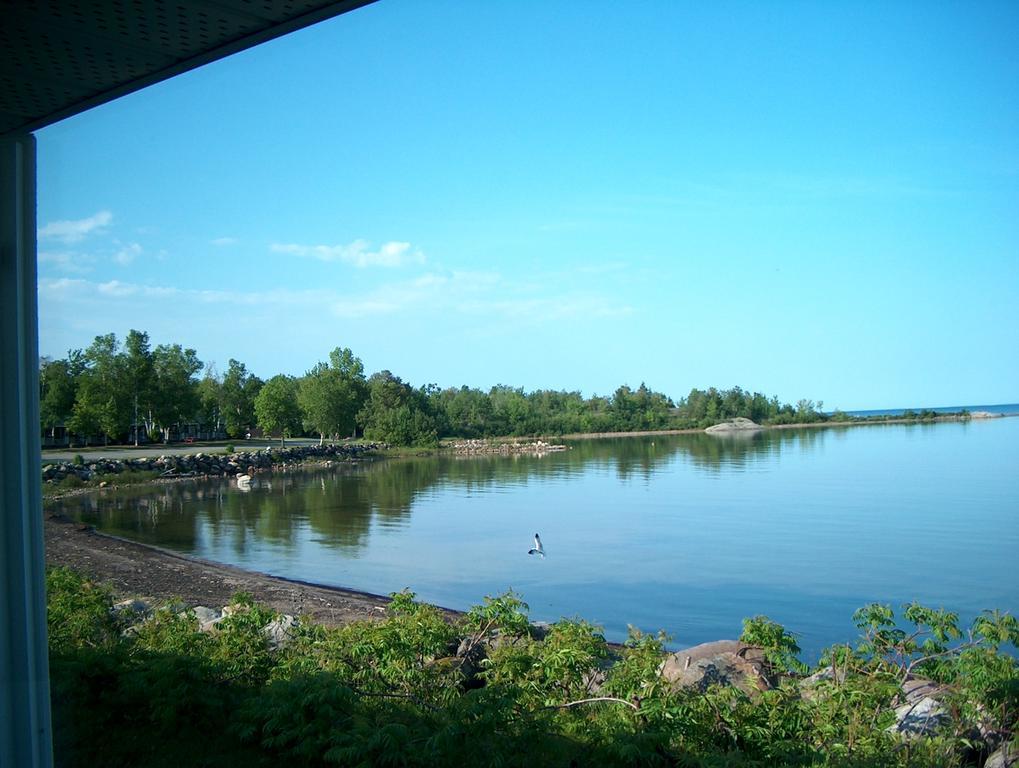 Carolyn Beach Inn Thessalon Екстериор снимка