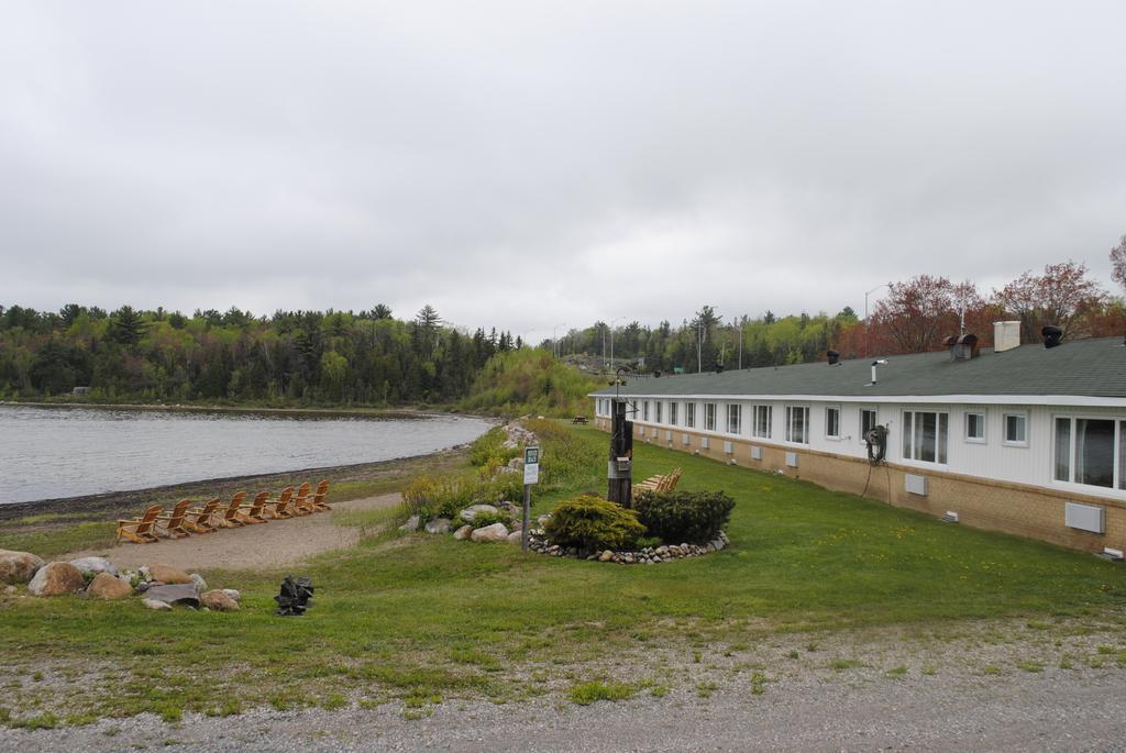 Carolyn Beach Inn Thessalon Екстериор снимка