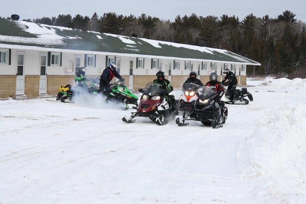 Carolyn Beach Inn Thessalon Екстериор снимка