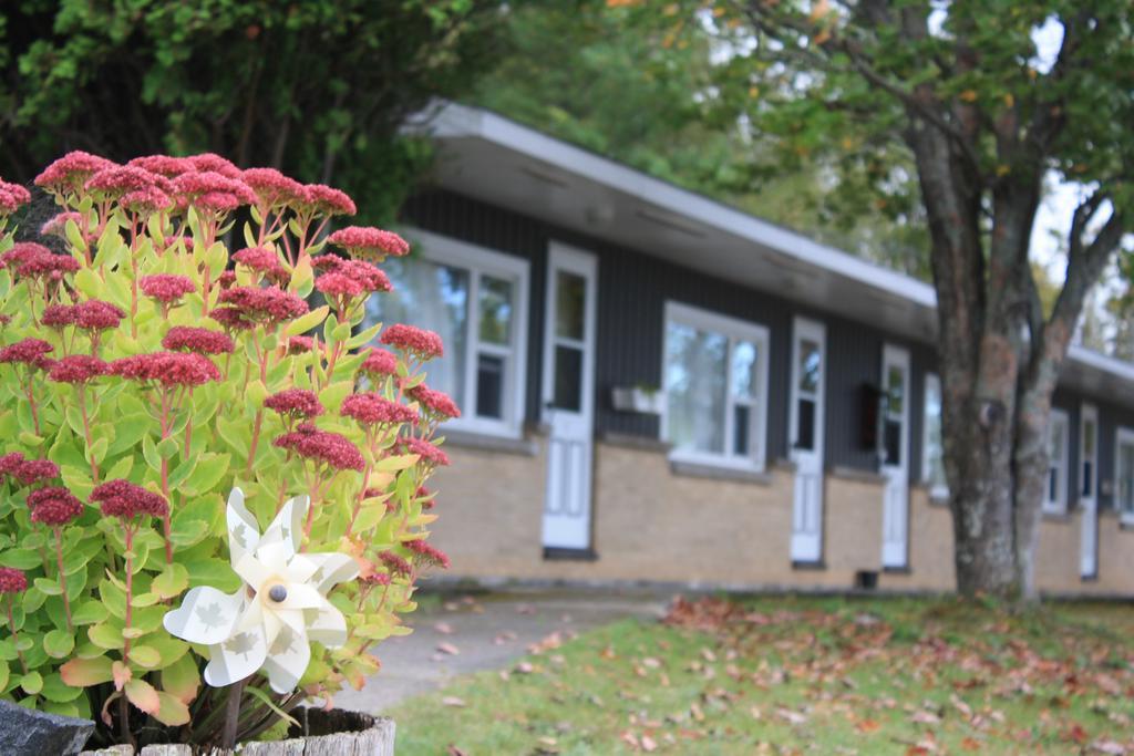 Carolyn Beach Inn Thessalon Екстериор снимка