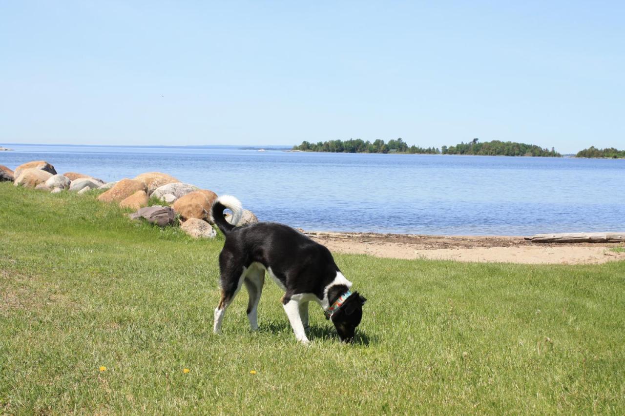 Carolyn Beach Inn Thessalon Екстериор снимка