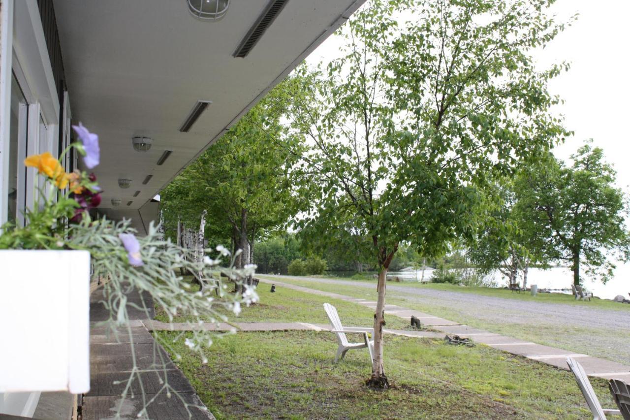 Carolyn Beach Inn Thessalon Екстериор снимка