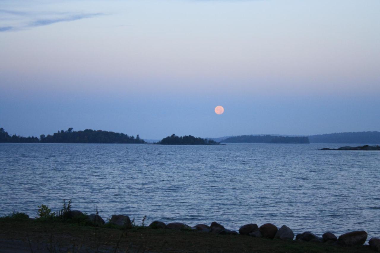 Carolyn Beach Inn Thessalon Екстериор снимка